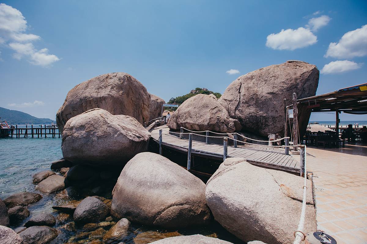 Der Eingangsbereich von Koh Nang Yuan von der Insel aus gesehen