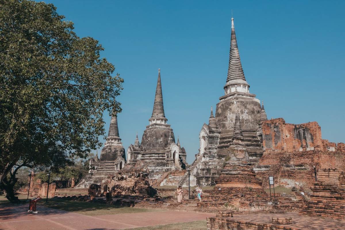 Die Tempelanlagen in Ayutthaya lassen sich auch während der Regenzeit besuchen