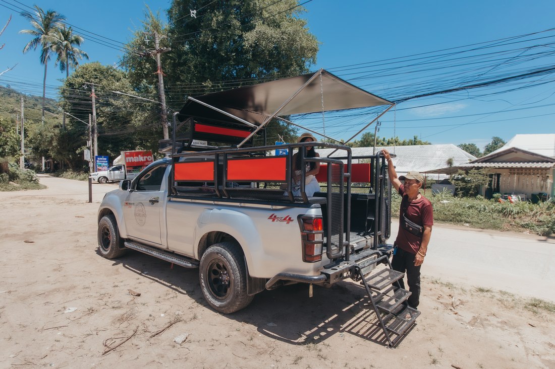 Das Highland Paradise Koh Samui bietet einen kostenlosen Abholservice vom Parkplatz aus .