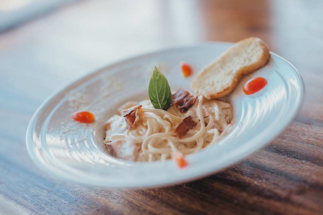 Auch klassische Spaghetti Carbonara stehen auf der Speisekarte des Highland Paradise Restaurant