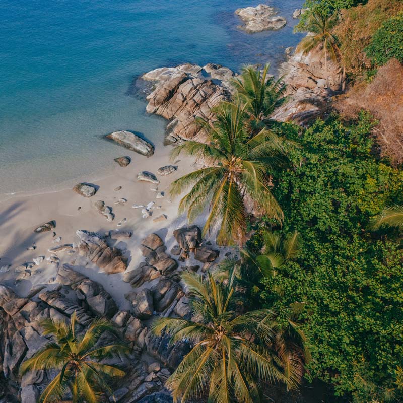 Unberührte Strand auf der beliebten Urlaubsinsel Koh Phangan in Thailand