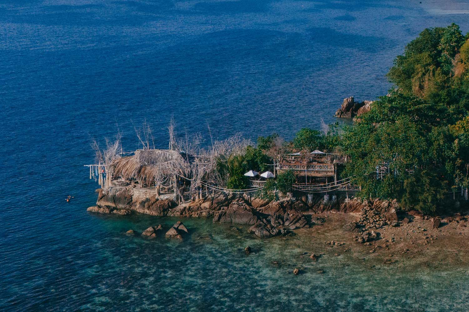 Koh Raham Beach club und Restaurant auf der kleinen Halbinsel bei Koh Phangan