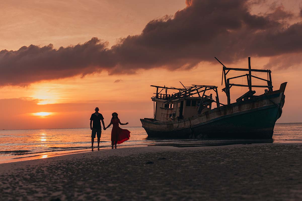 Eines unserer wenigen Paarfotos beim Sonnenuntergang am Nathon Beach Koh Samui