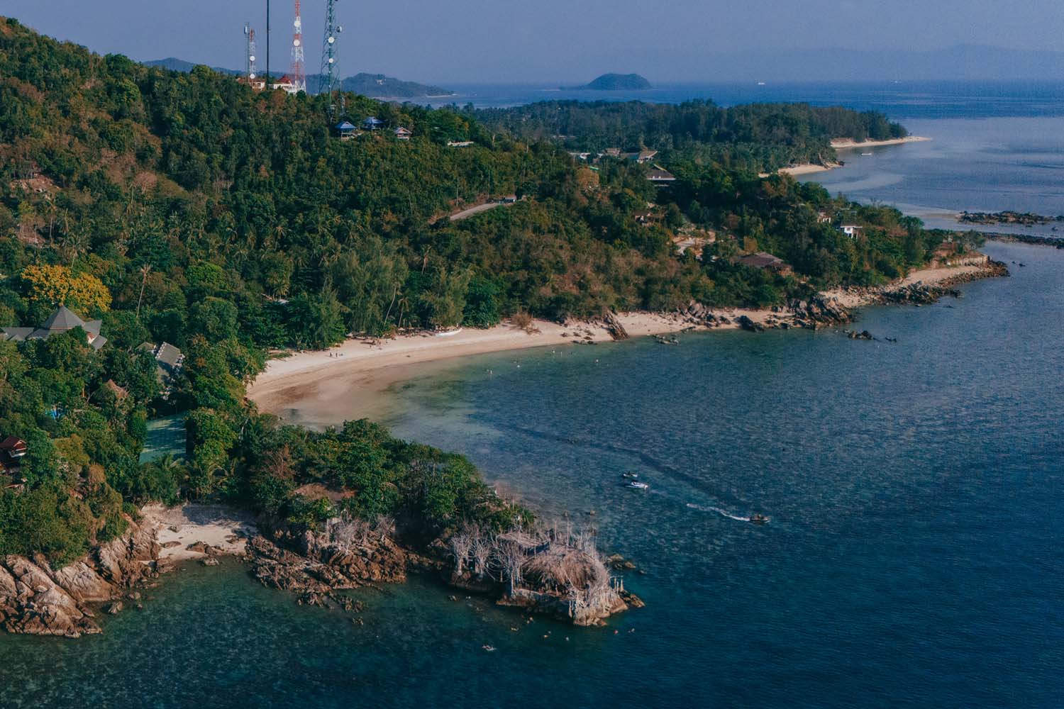 Der Secret Beach oder auch Haad Son Beach genannt ist eine kleine ca. 200 m lange Bucht gleich neben der Halbinsel Koh Raham