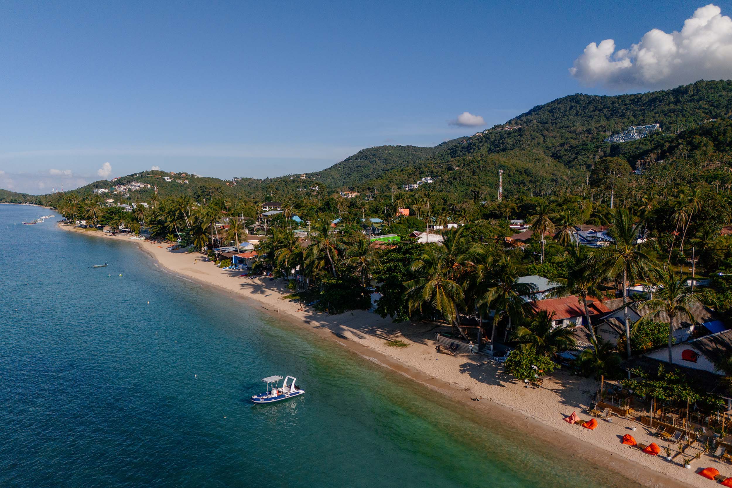 Der Bang Por Beach auf Koh Samui von oben fotografiert