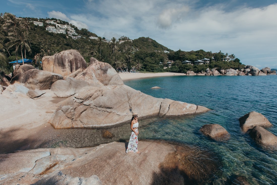 Ausblick über die malerische Bucht des Coral Cove Beach Koh Samui