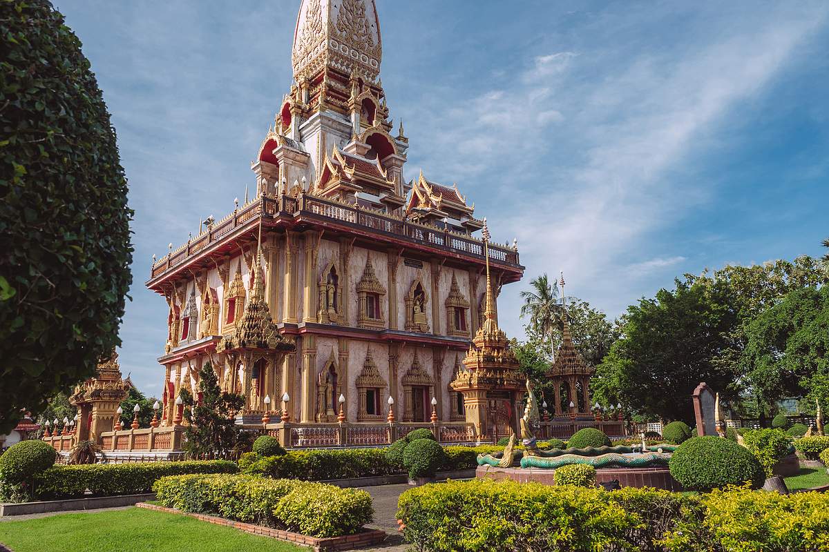 Der majestätische Tempel Wat Chalong in Phuket lässt sich auch während der Regenzeit besuchen