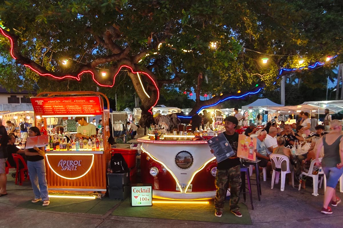 Typische Cocktail Bars in der walking Street des Fishermans Village