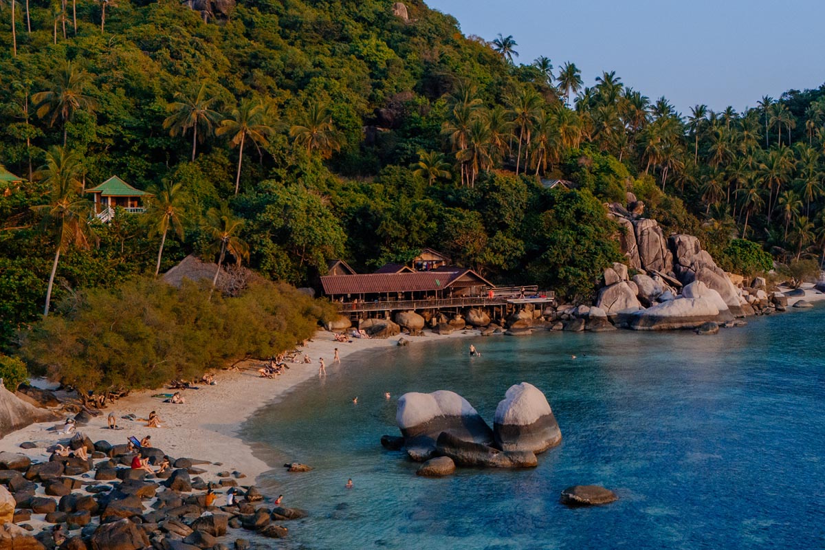 Der Freedom Beach auf Koh Tao beim Sonnenuntergang