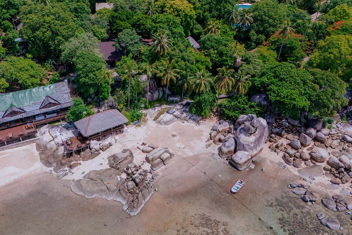 Große Granitfelsen findest du am südlichen Mae Haad Strand