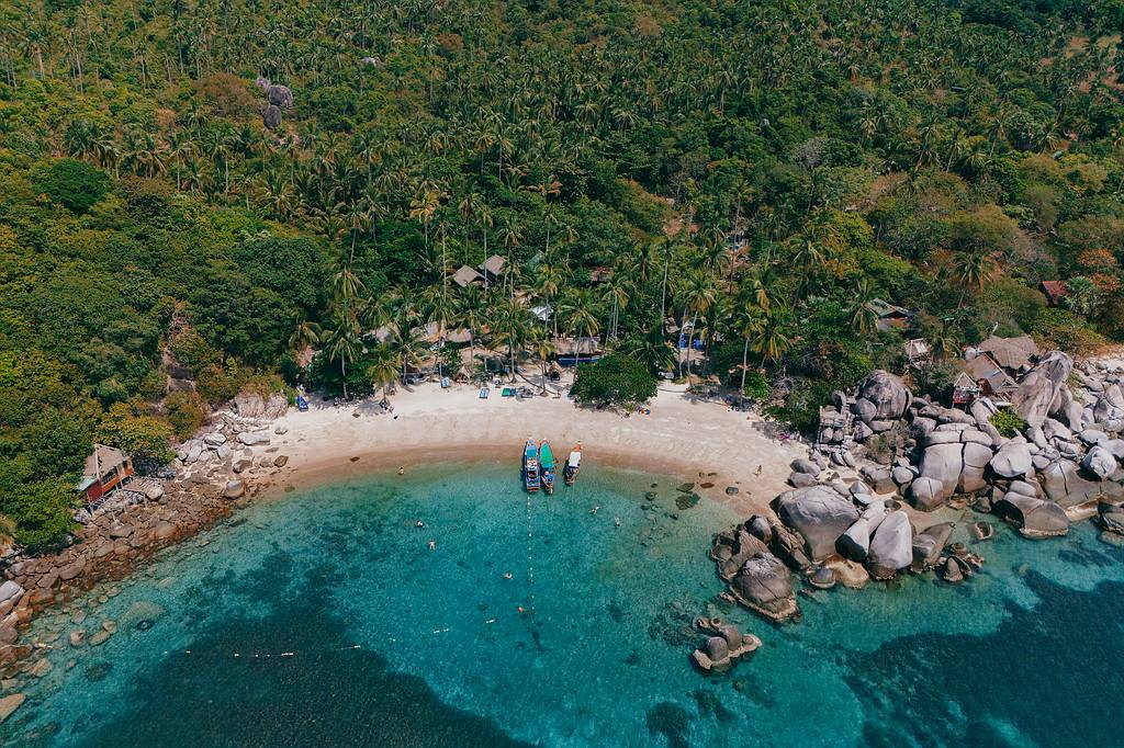 Der wunderschöne Sai Nuan Beach mit der Drone fotografiert