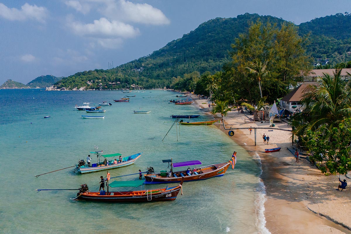 Der Sairee Beach auf Koh Tao mit der Drone fotografiert