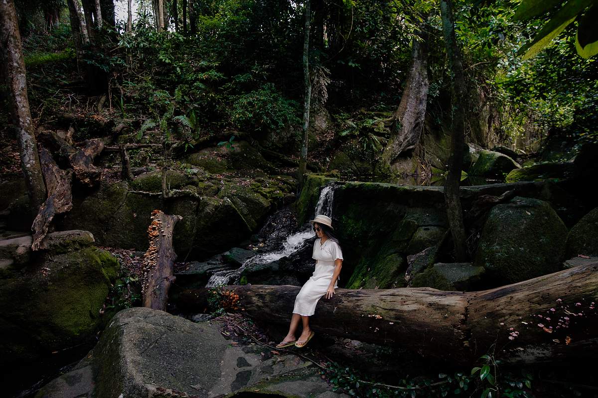 Der kleine Tarnim Wasserfall ist die erste Station im Secret Buddha Garden