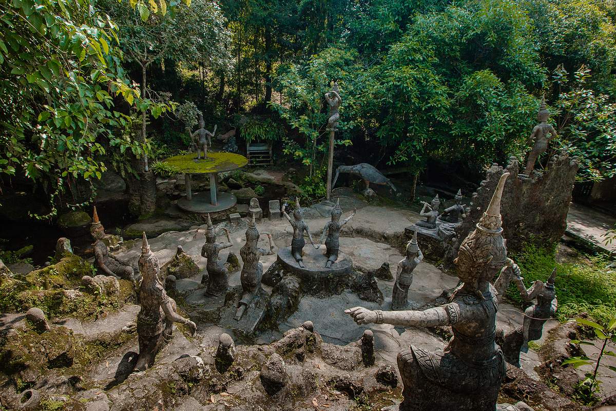 Buddhistische Skulpuren im Secret Buddha Garden auf Koh Samui