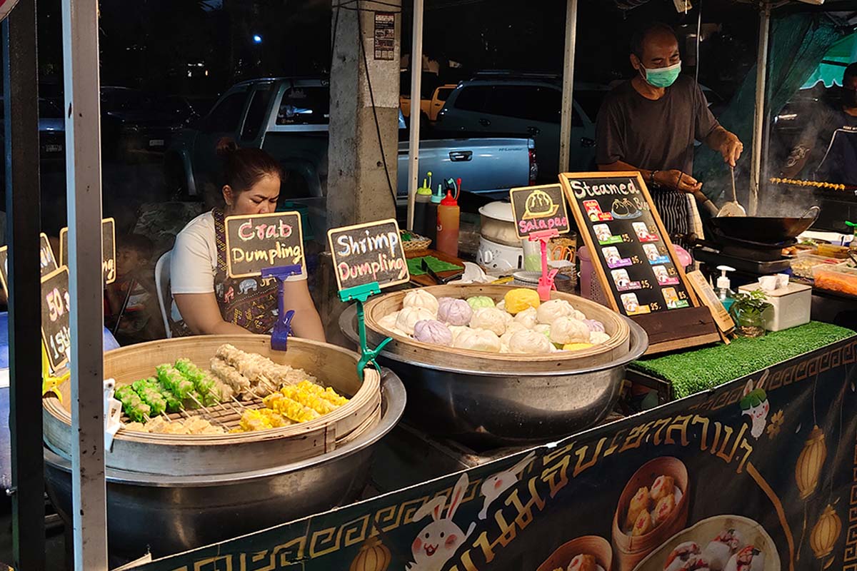 Thai Food in der Walking Street vom Fishermans Village