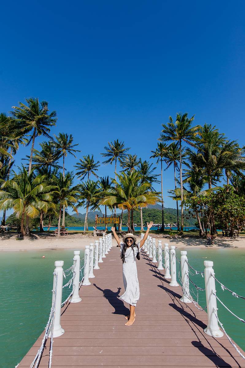 Das Pier von Koh Ngam bietet eine tolle Aussicht auf die Insel