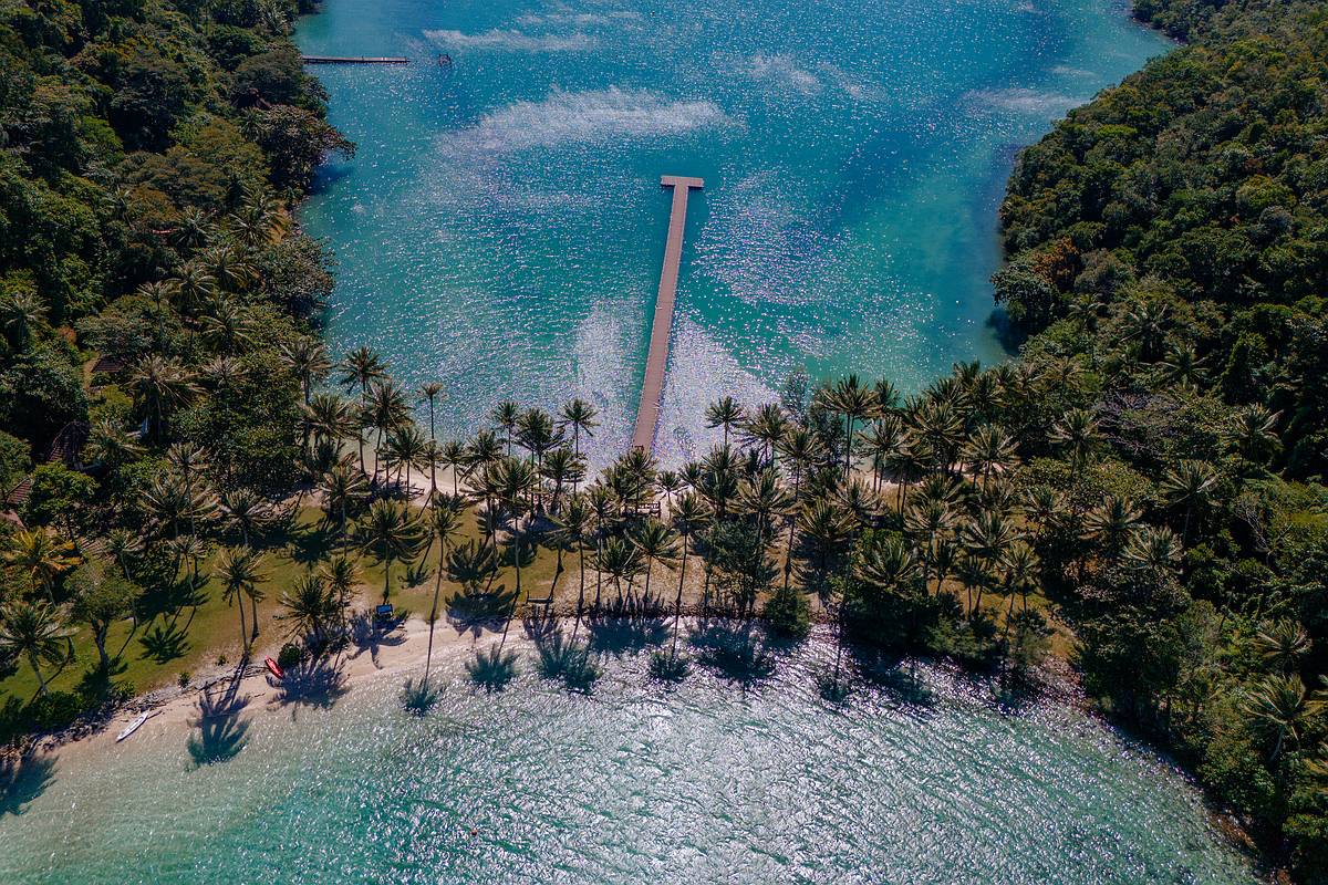 Blick von oben of die kleine Insel Koh Ngam vor Koh Chang