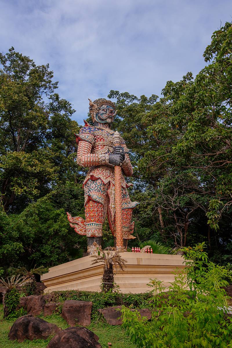 Torwächter bewacht den Tempel Phra Mahathat Chedi Phakdee Prakat 