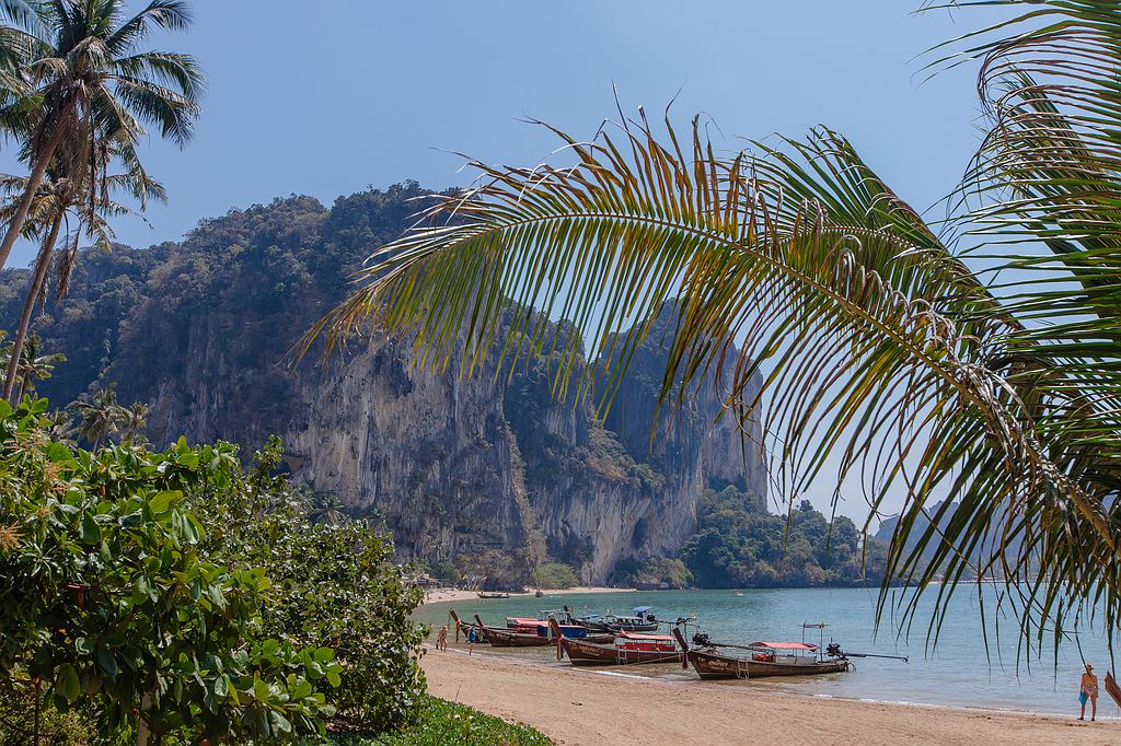 Longtail Boote am Strand