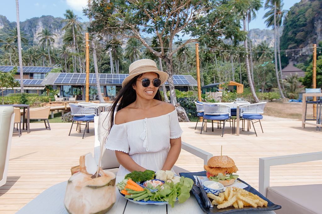 Leckers Essen in der Monkey Bar im Tinidee Hideaway Tonsai Beach Krabi