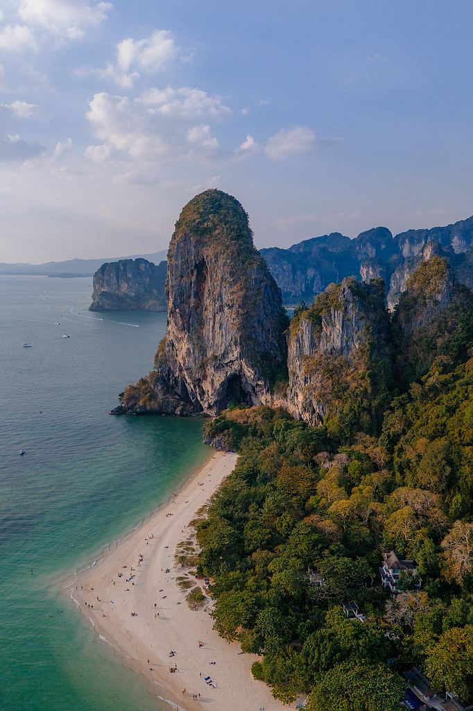 Majestätischer Fels am Phra Nang Beach