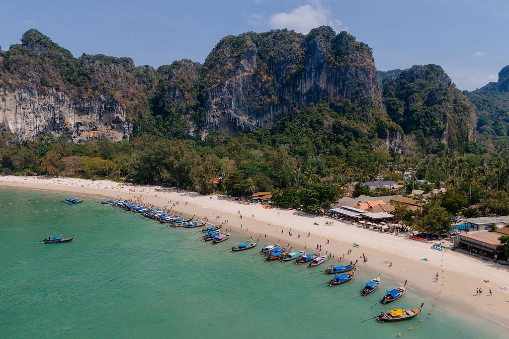 Der südliche Railay Westbeach aus der Luft