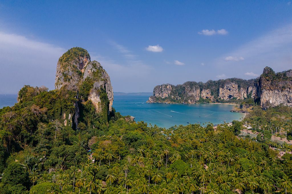 Blick vom Viewpoint auf den Railay Beach