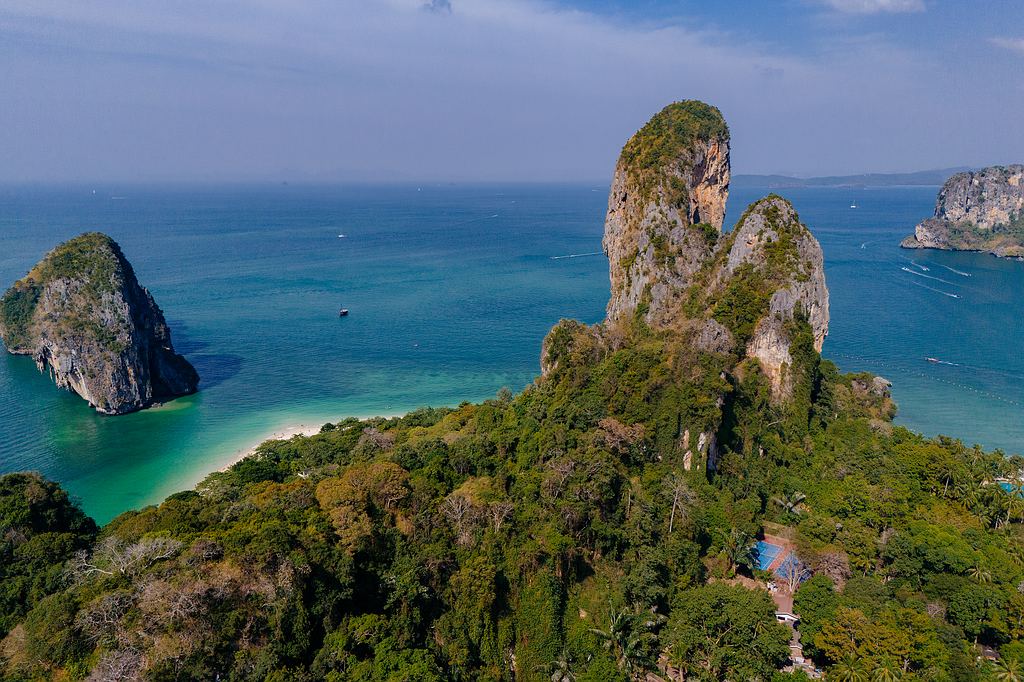 Faszinierende Landschaften auf Railay mit Blick auf den Phra nang Beach