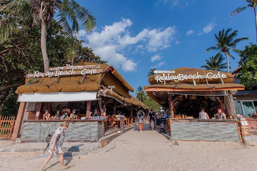 Der Eingang zur Walking Street am Railay Beach