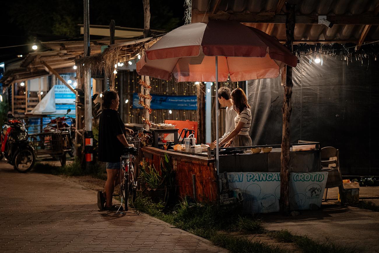 Kleine Restaurants in der Walking Street auf Koh Mook