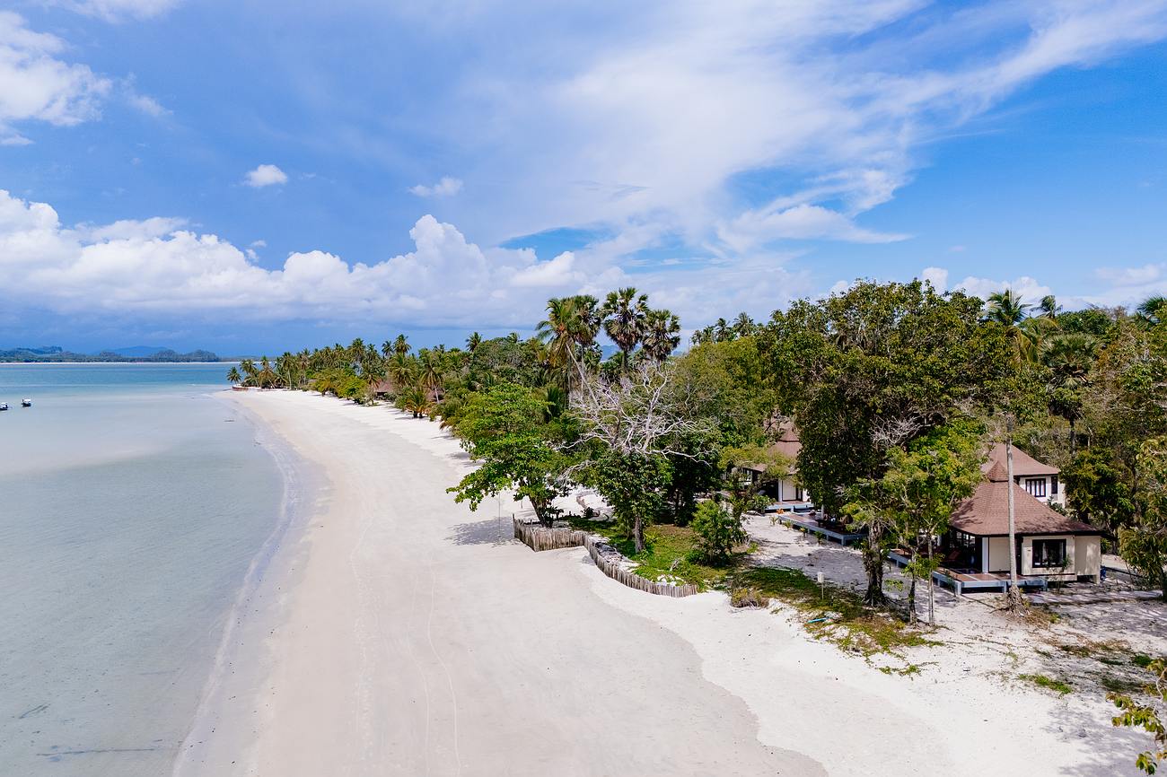 Sivalai Beach auf Koh Kood mit der Drohne fotografiert