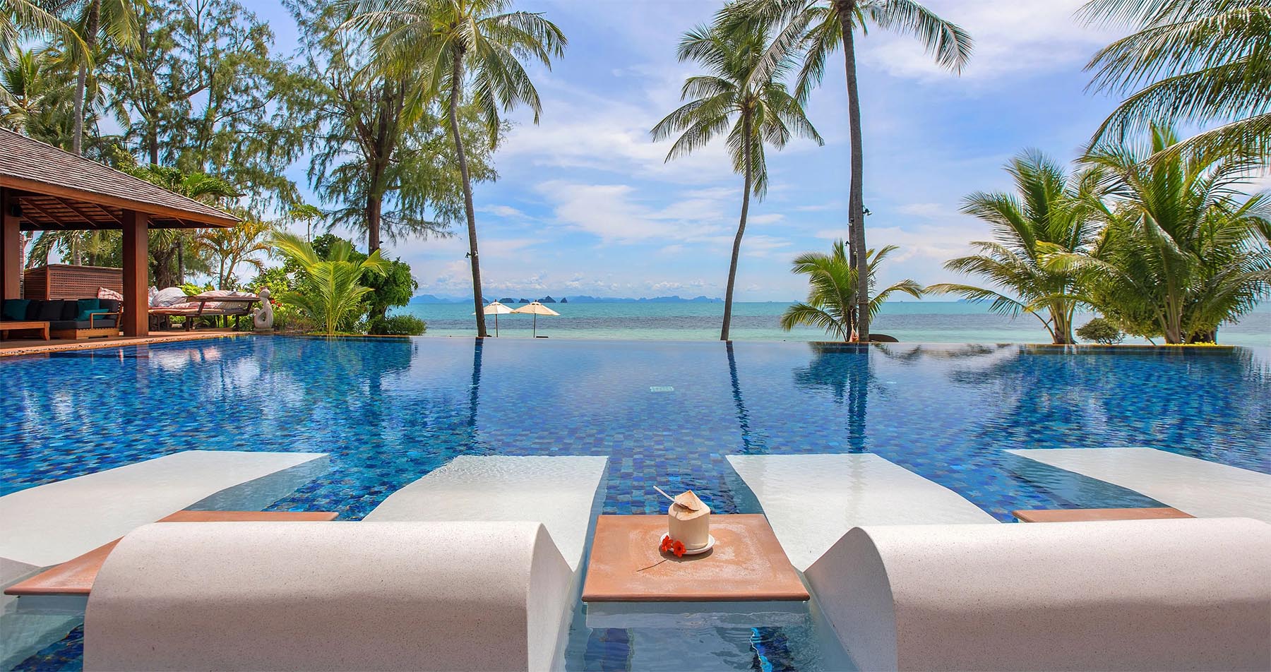 Blick auf den Pool der Villa Baan Kilee Koh Samui