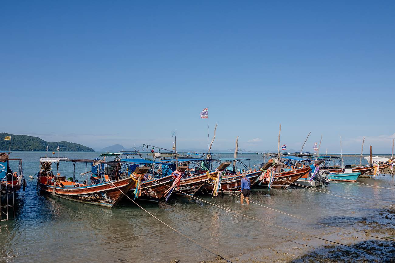 Longtail Boote am Thong Krut Pier