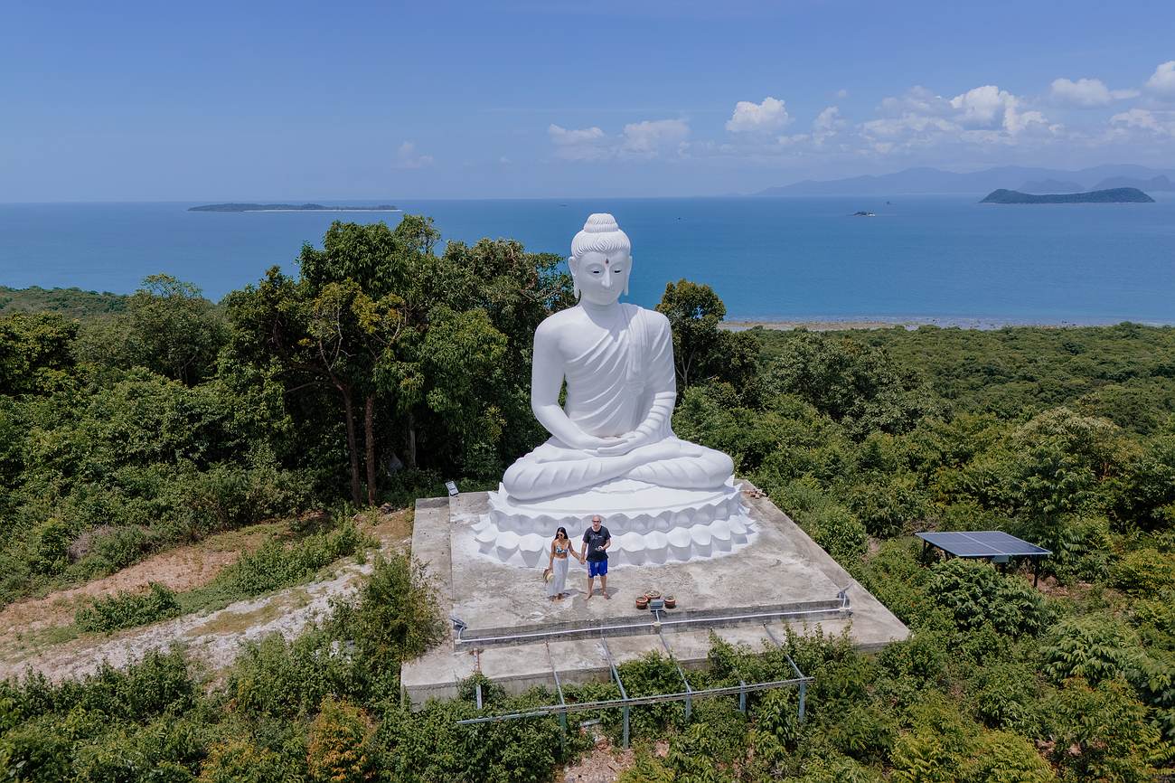 Der weiße Buddha auf Koh tan