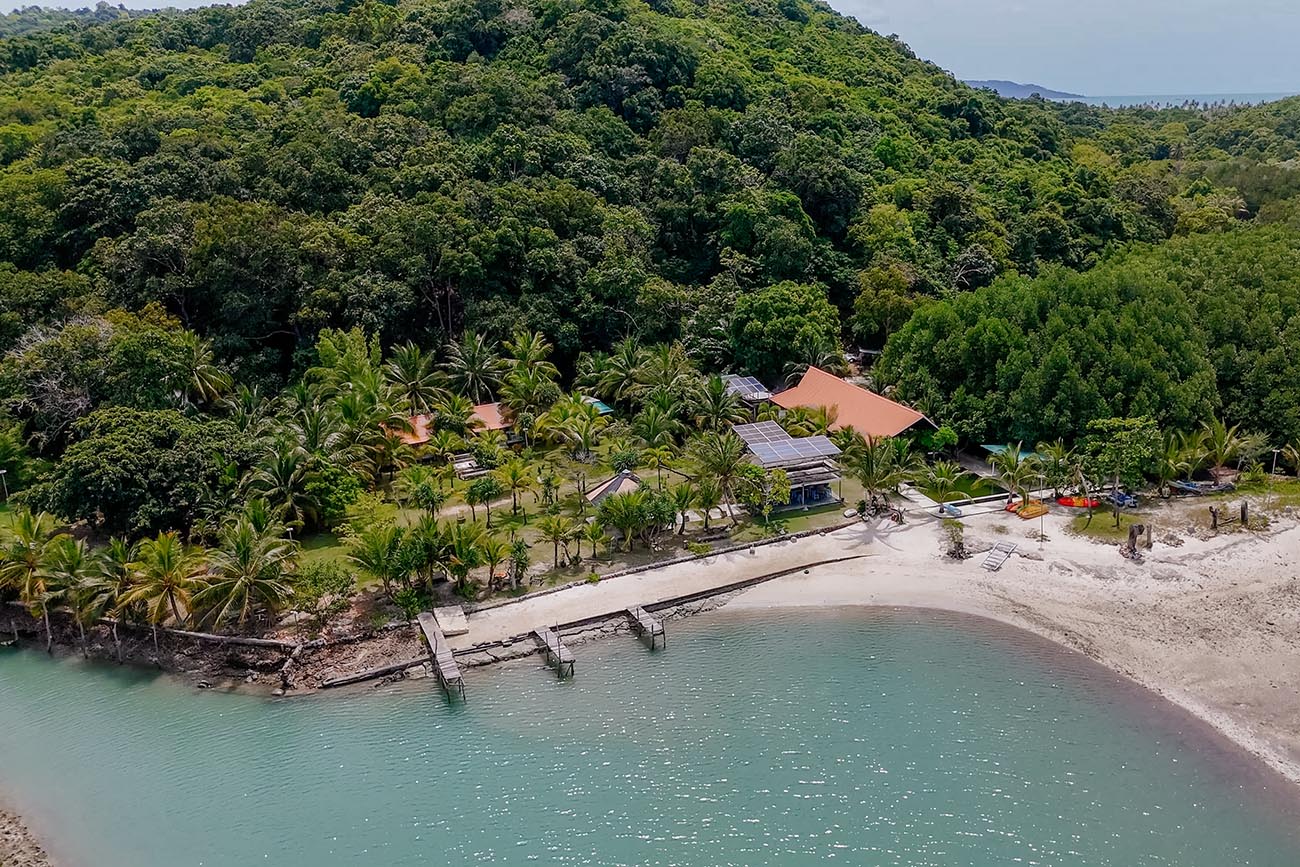 Tan Manrina Bay Resort auf KOh Tan aus der Luft fotografiert