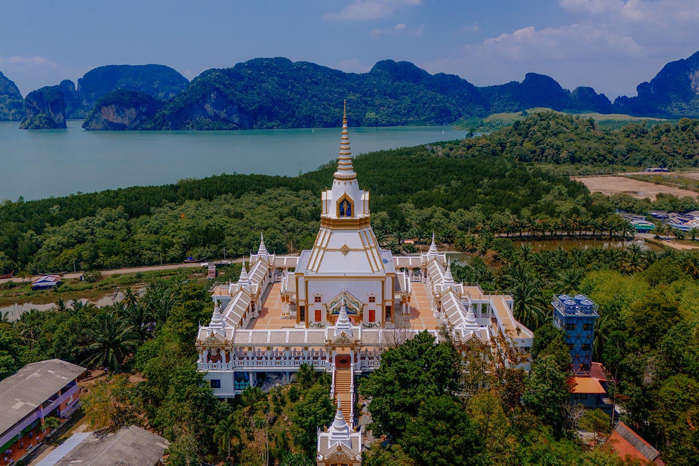 Tempel in Krabi Wat Mahathat Laem Sak Frontansiht