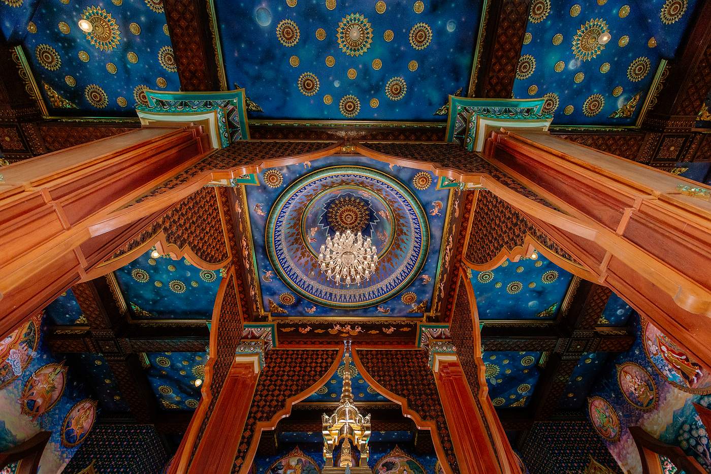 Deckengemälde im Tempel Wat Mahathat Laem Sak