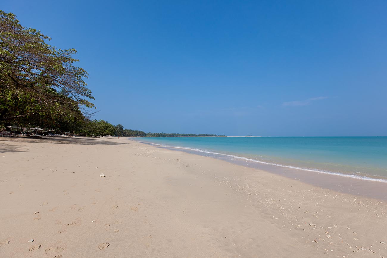 Der Coconut Beach in Khao Lak