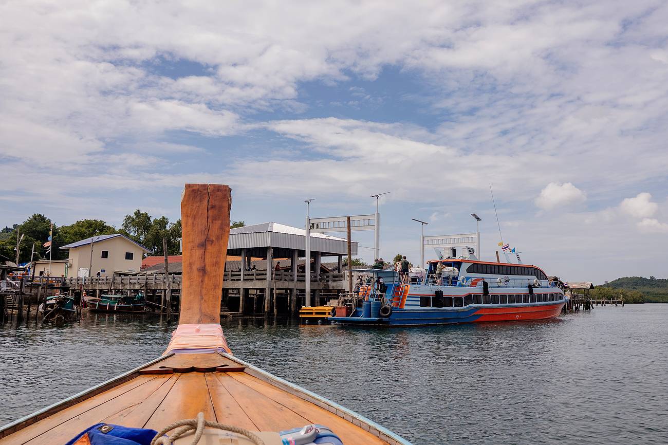 Anreise nach Koh Jum Blick auf das Pier