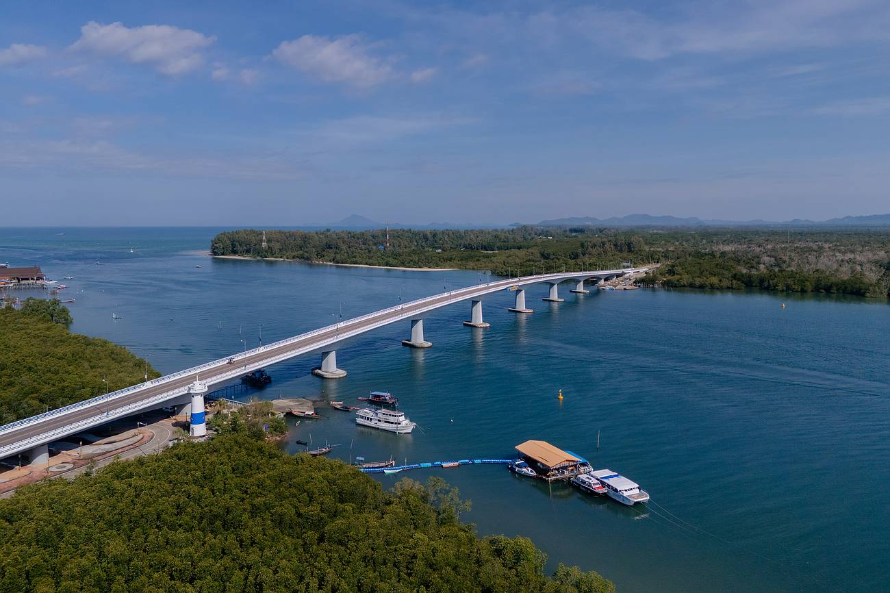 Die Siri Lanta Bridge verbindet Koh Lanta mit dem Festland