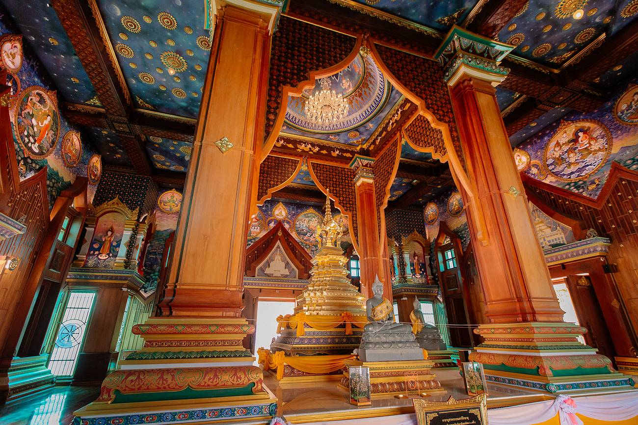 Reich verzierter Innenraum eines Tempels