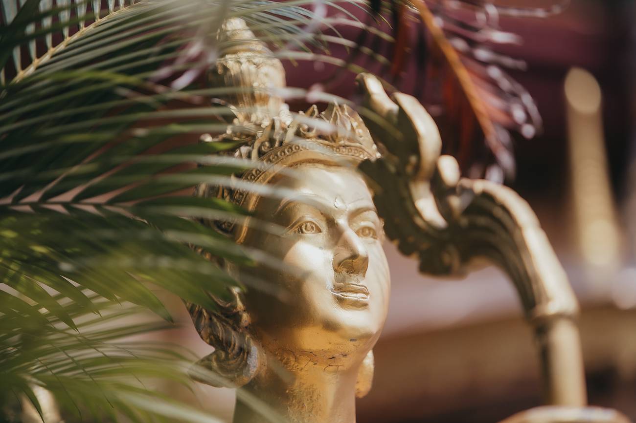 Goldene Buddha Statue