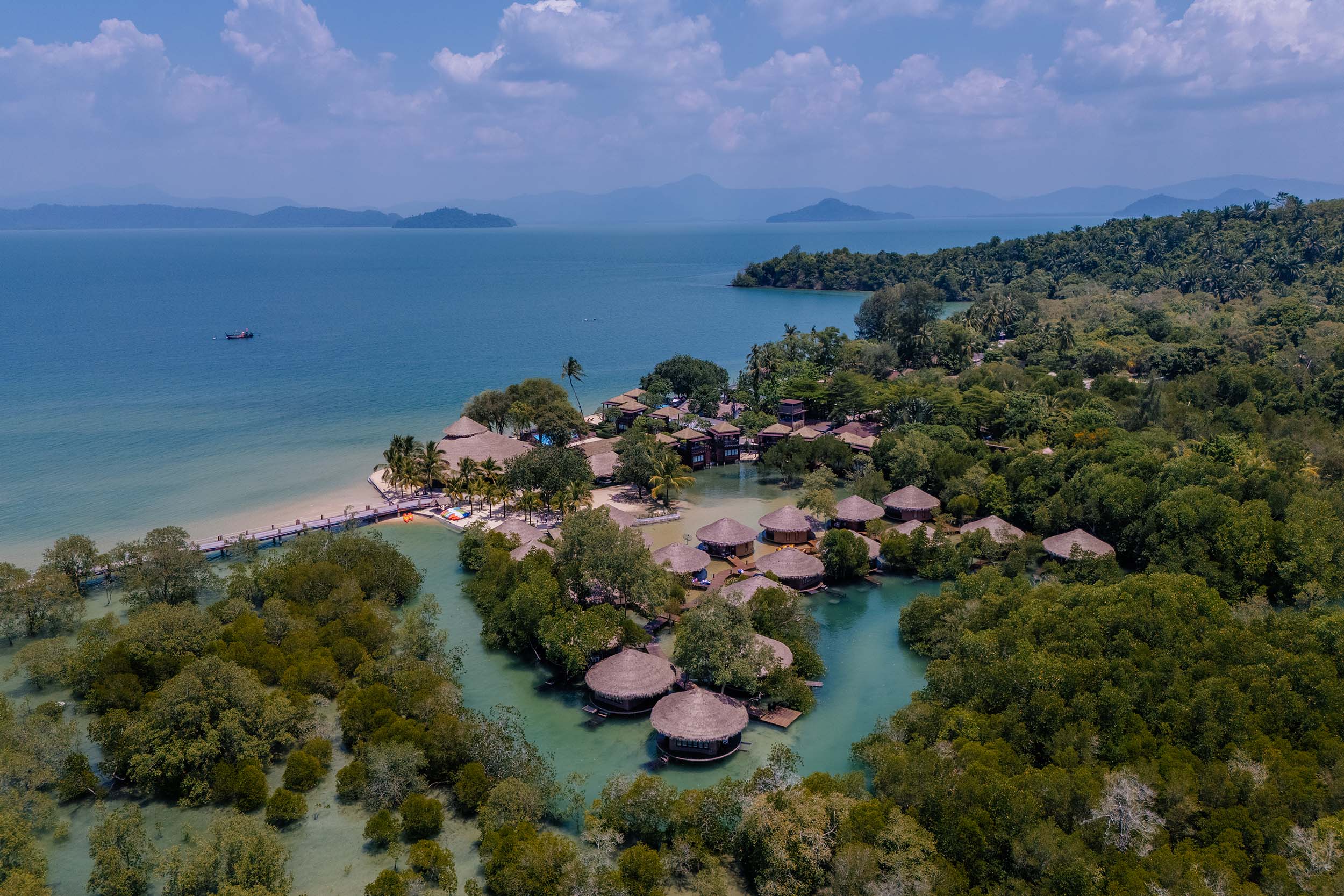 Koh Phayam Trauminsel mit Blick auf das The Blue Sky Resort @ Koh Phayam