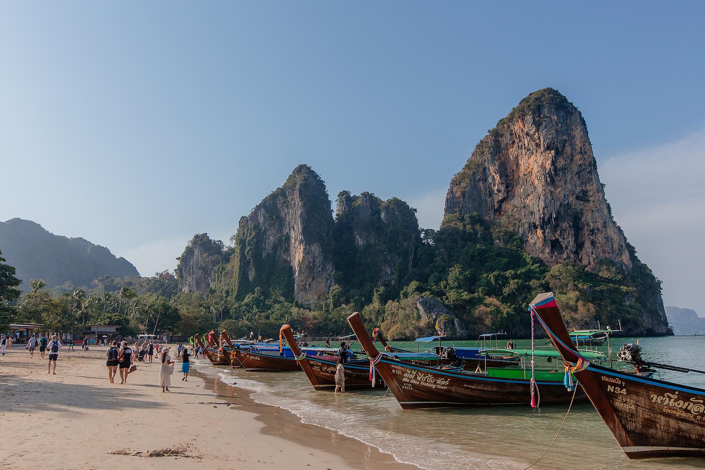 Long Tail Boote am Railay Beach Krabi