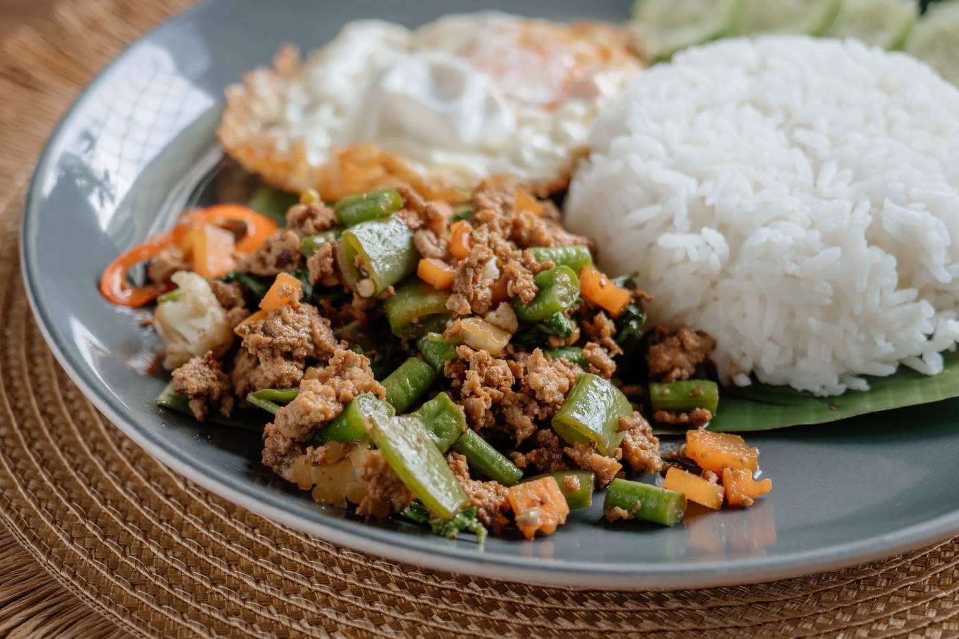 Pad Kra Pao Rezept mit Reis und Spiegelei