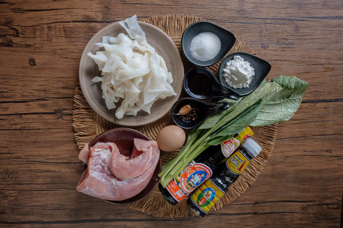Zutaten für unser Pad See Ew Moo Rezept Gebratene Reisnudeln mit Schweinefleisch
