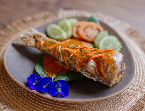 Pla Choo Chee (ปลาฉู่ฉี่ปลา) – Fisch in cremiger roter Currysauce