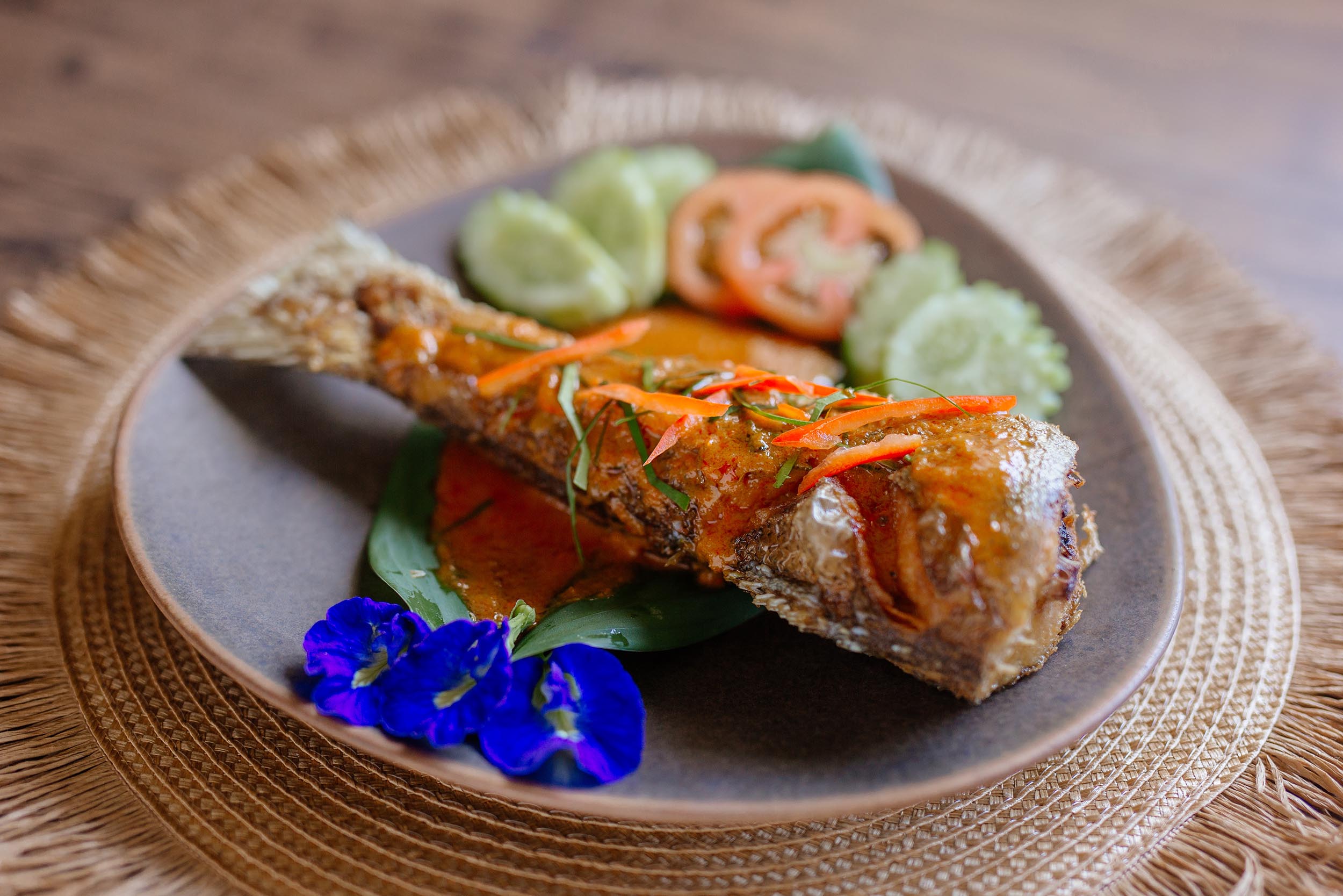 Pla Choo Chee (ปลาฉู่ฉี่ปลา) – Traditionelles Fischcurry aus Thailand