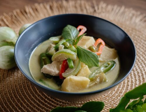 Grünes Thai Curry mit Hähnchen (Gaeng Keow Wan Gai) – Mit Rezept