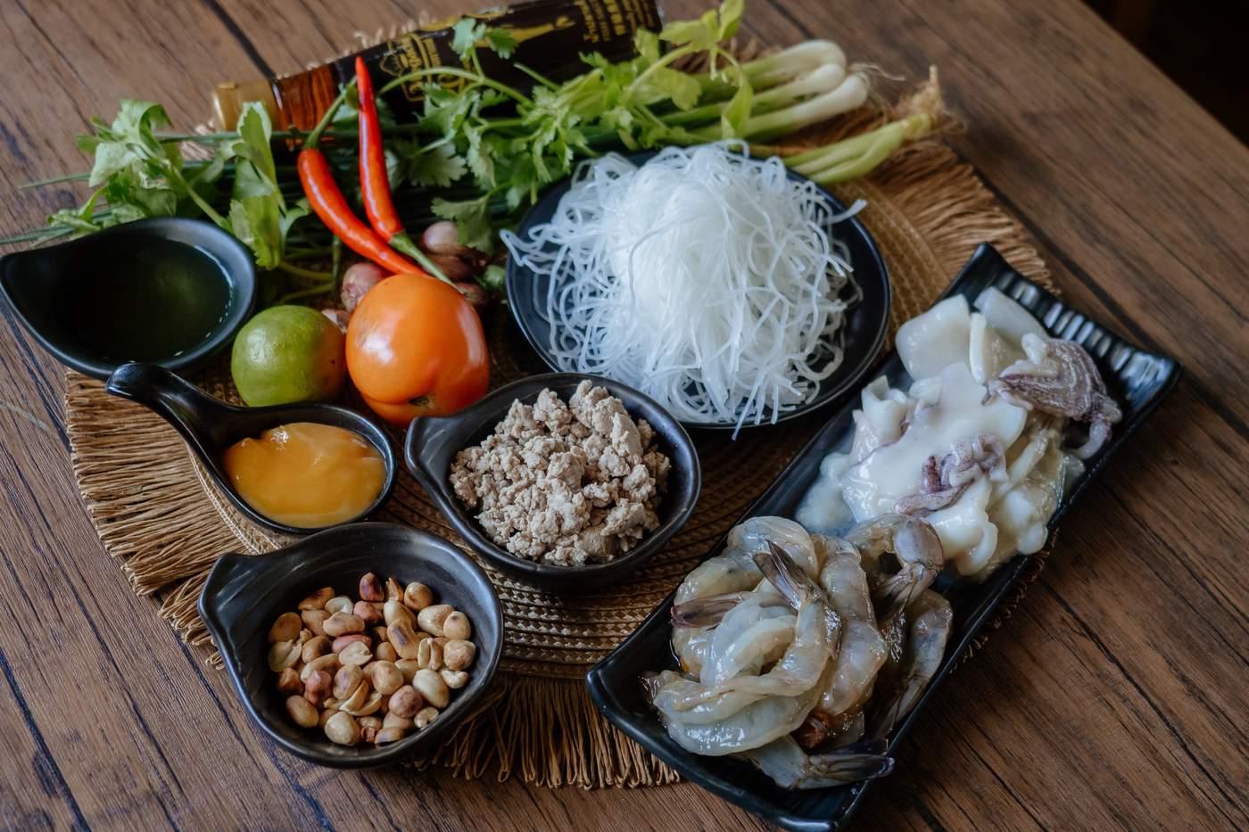 Zutaten für Frisch zubereiteter thailändischer Glasnudelsalat (Yum Woon Sen)